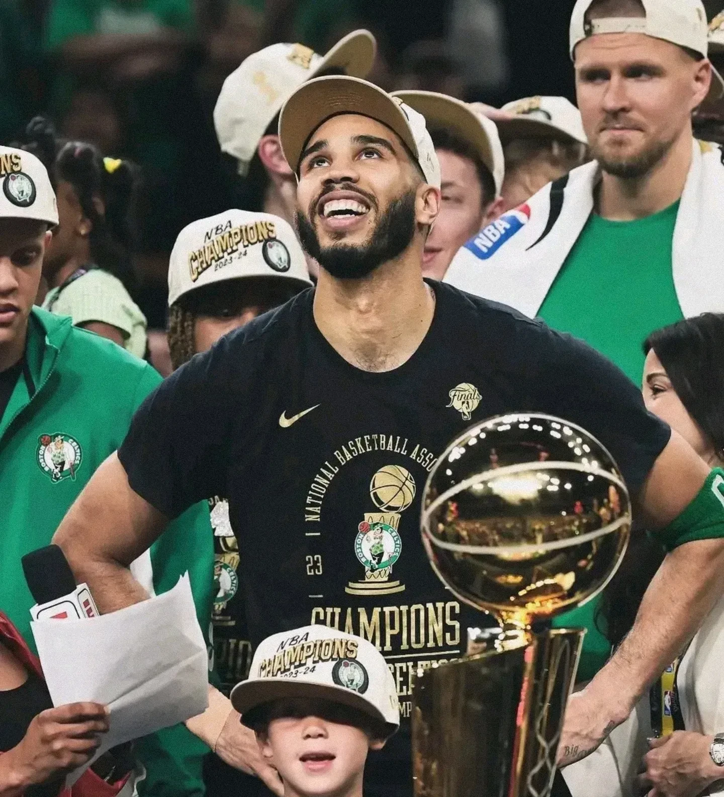 关于凯尔特人B队横扫墨西哥男篮，乔治·希尔送出助攻的信息