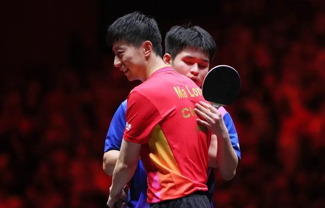 瑞典乒乓球队鏖战比利时乒乓球队，马龙关键制胜
