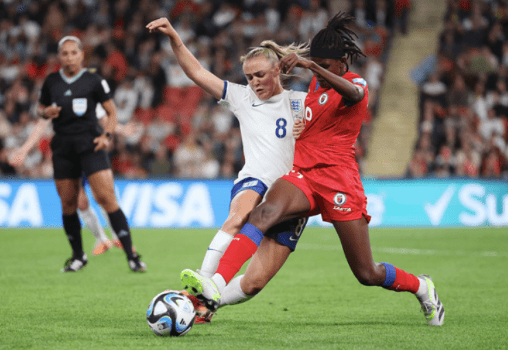 包含英格兰羽毛球队险胜中国羽毛球队，辛杜三分雨点燃全场的词条