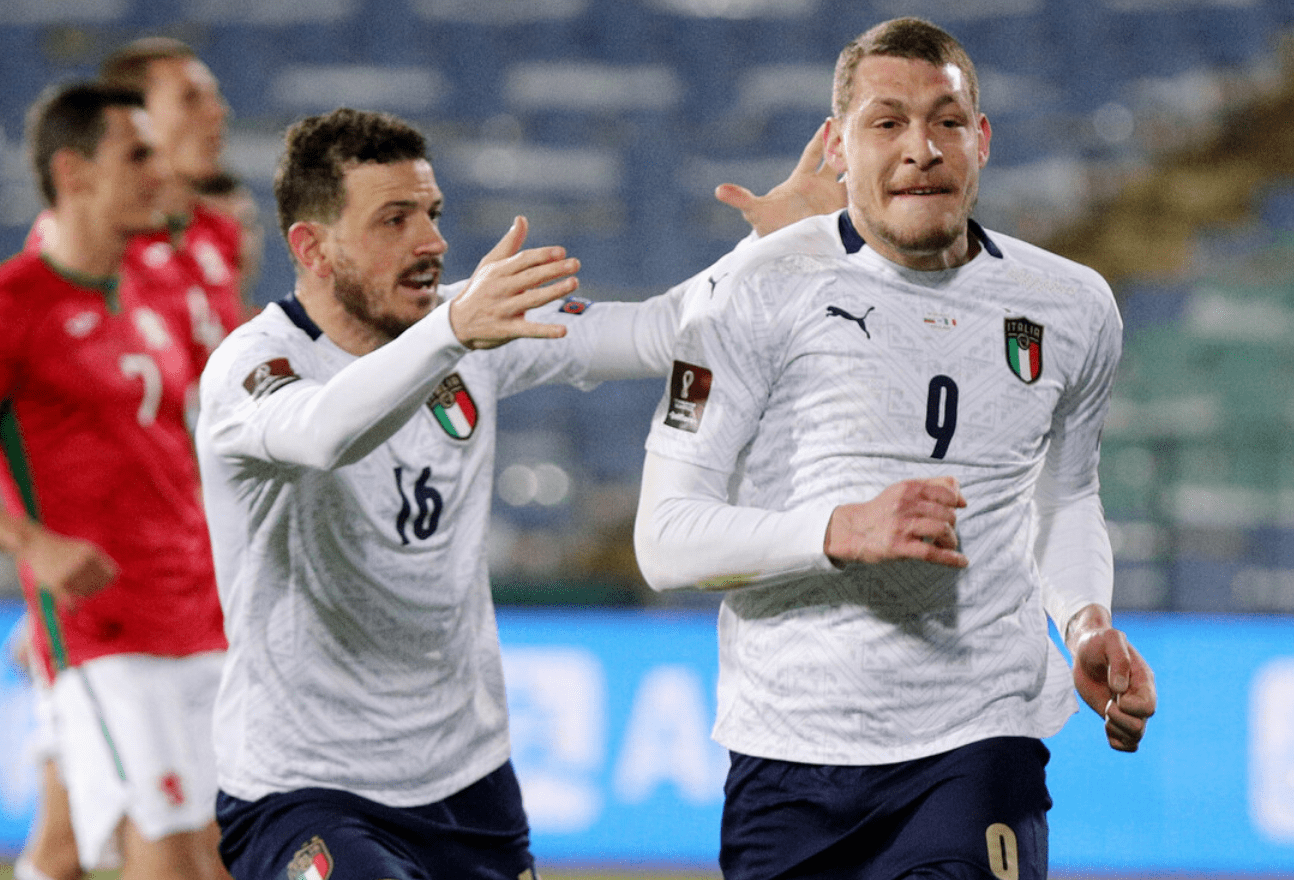 包含英格兰羽毛球队险胜中国羽毛球队，辛杜三分雨点燃全场的词条