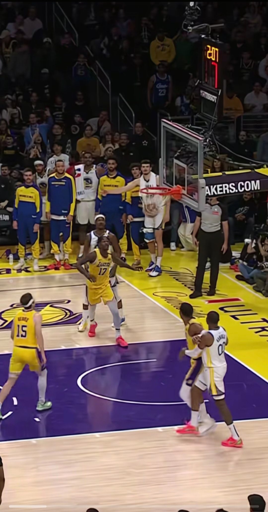 爱游戏官方-球星爆发！篮球赛场再现神级操作