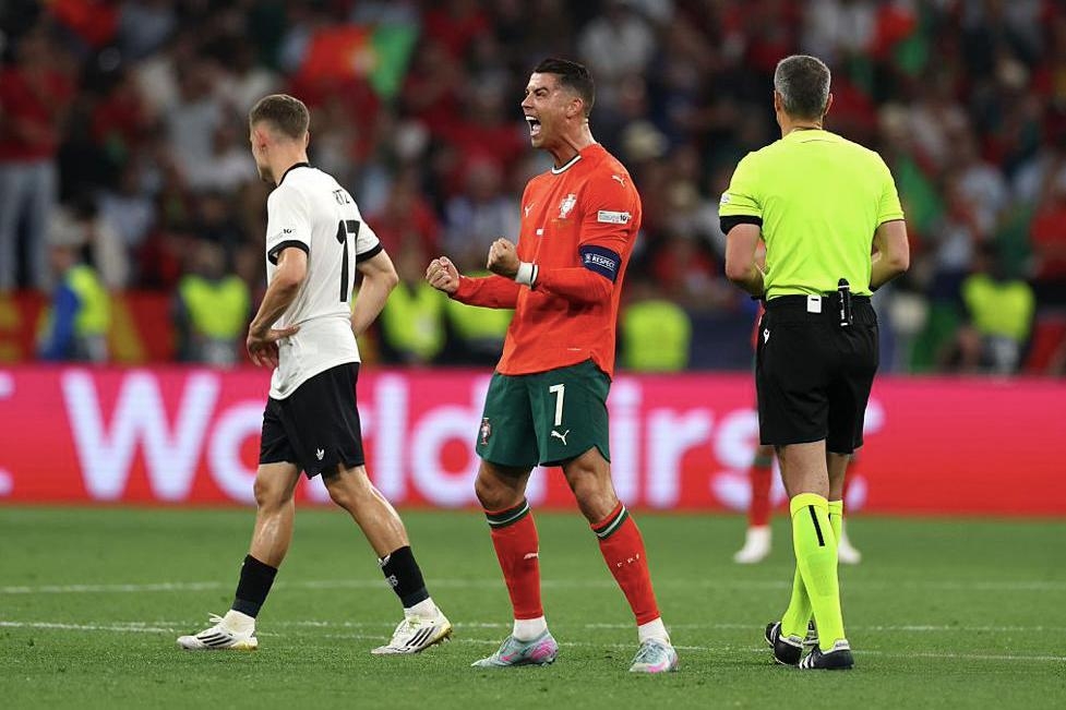 爱游戏官网-全球热议！欧洲杯场外八卦引关注