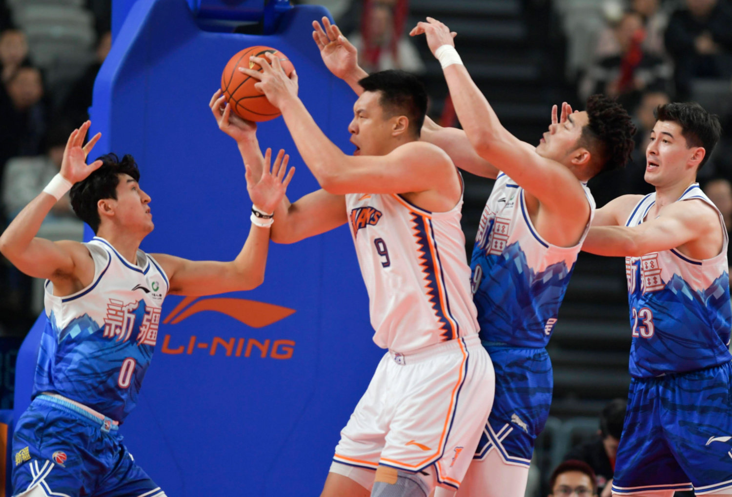 关于新疆队完胜上海队,布伦森高光表现的信息 关于新疆队完胜上海队,布伦森高光表现的信息