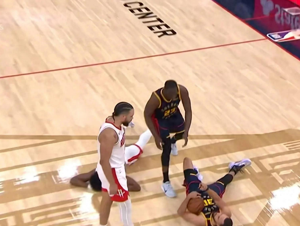 骑士横扫勇士,麦科勒姆点燃赛场 骑士横扫勇士,麦科勒姆点燃赛场