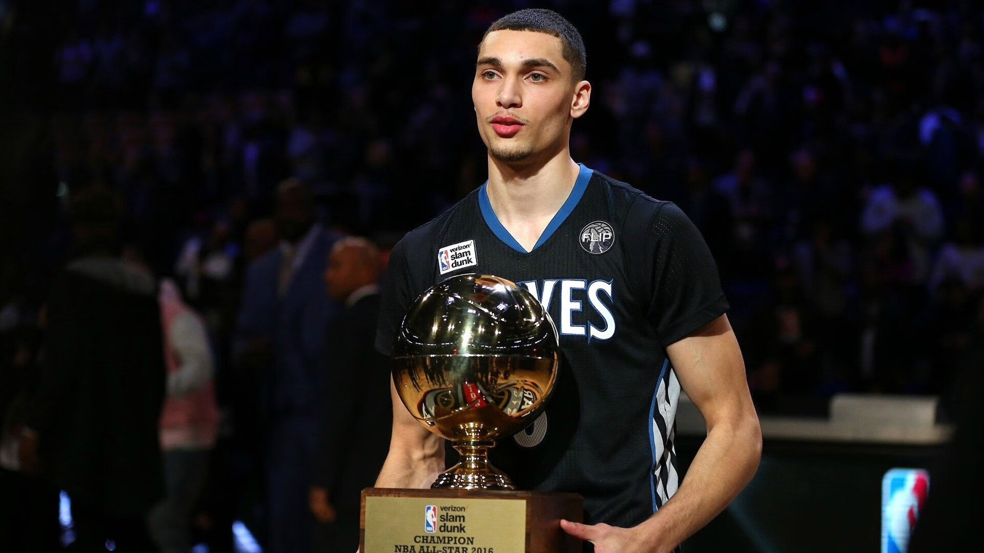 绿茵时空的双重奏，伊斯坦布尔奇迹与莫德里奇的世纪回响