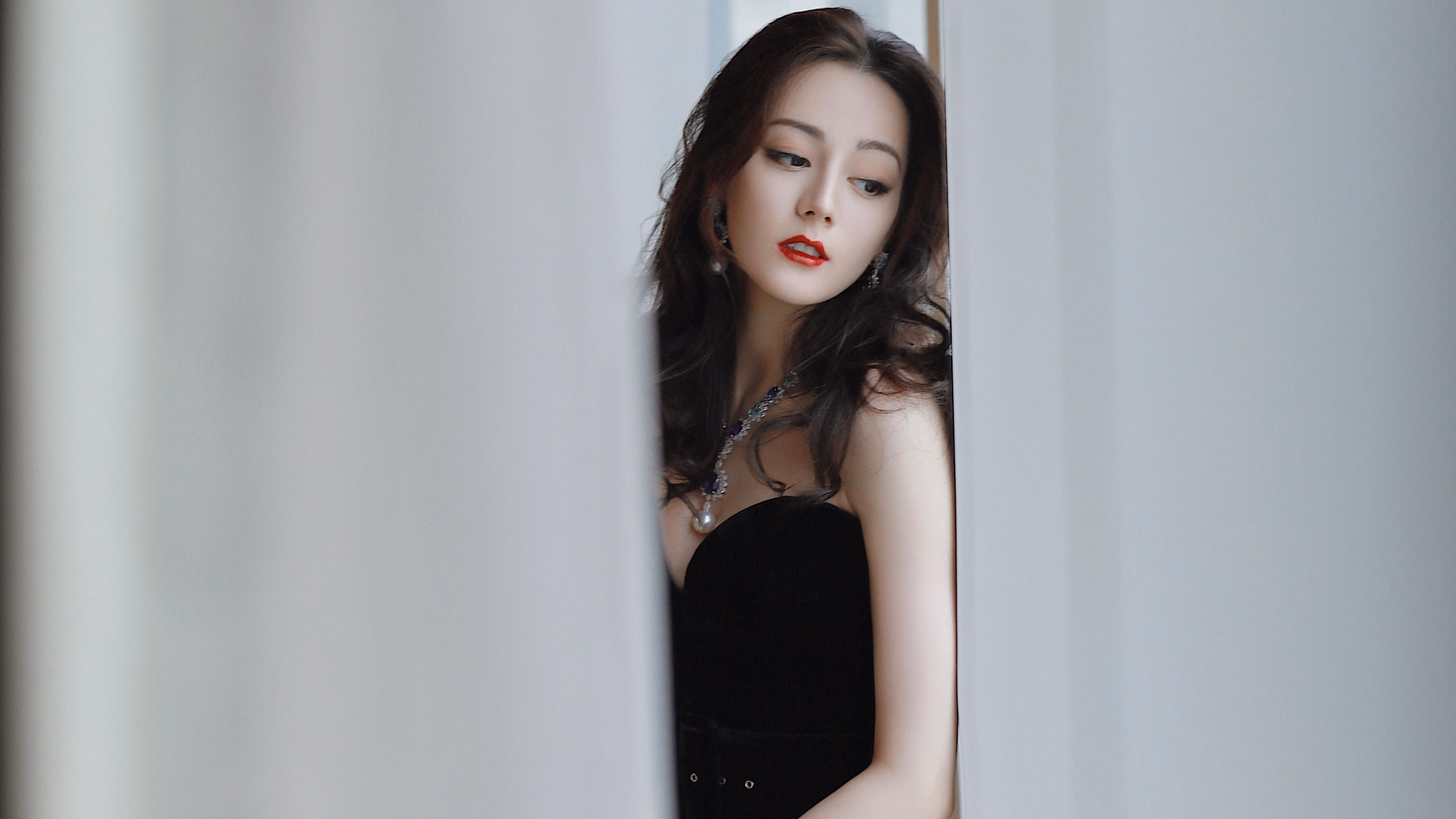 东方双星联袂闪耀，一场足球场上的和平礼赞