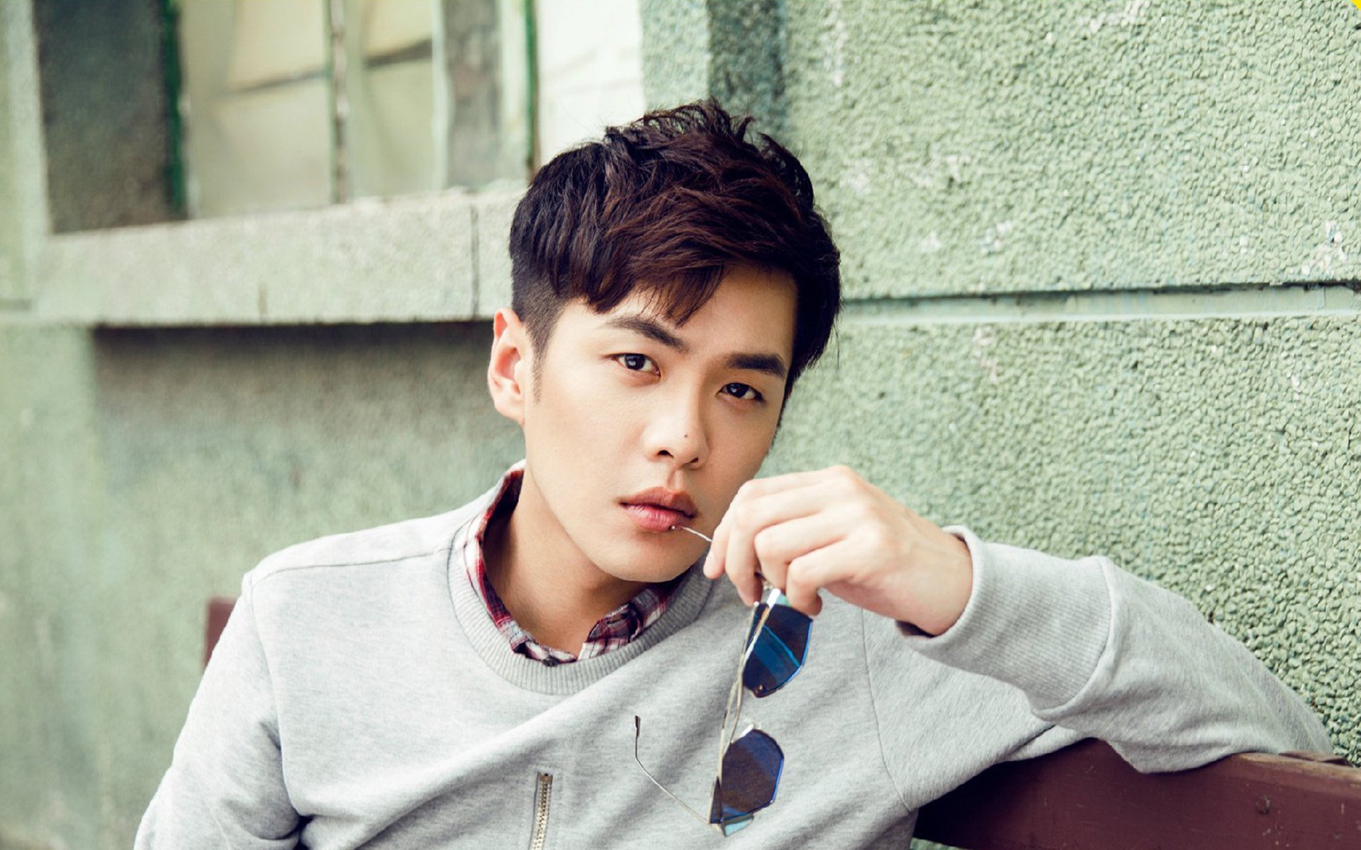 米切尔0.7秒绝杀!国王气走广东,压哨封神