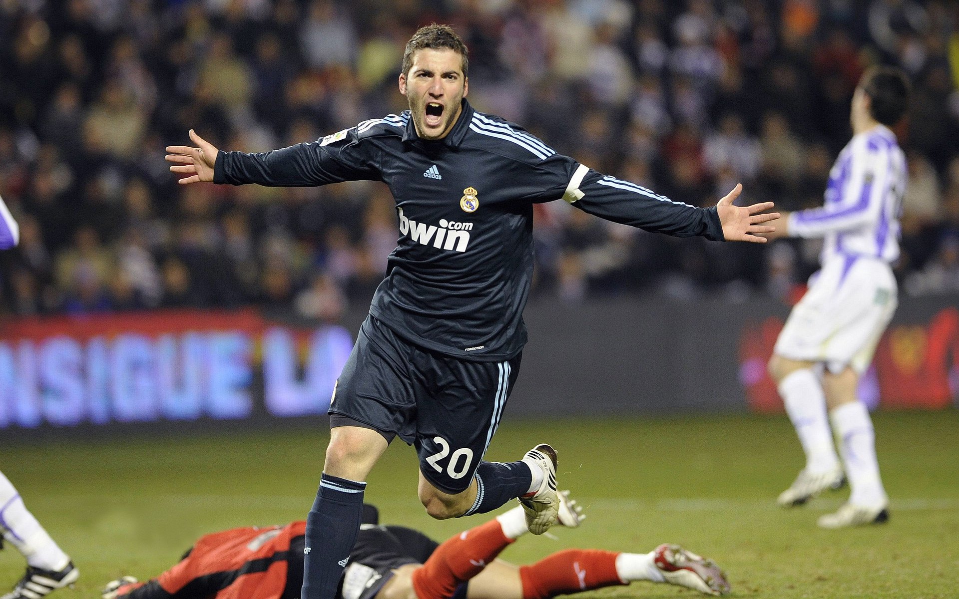 从曼彻斯特到马德里,哈兰德在国家德比之夜完成史诗级越界