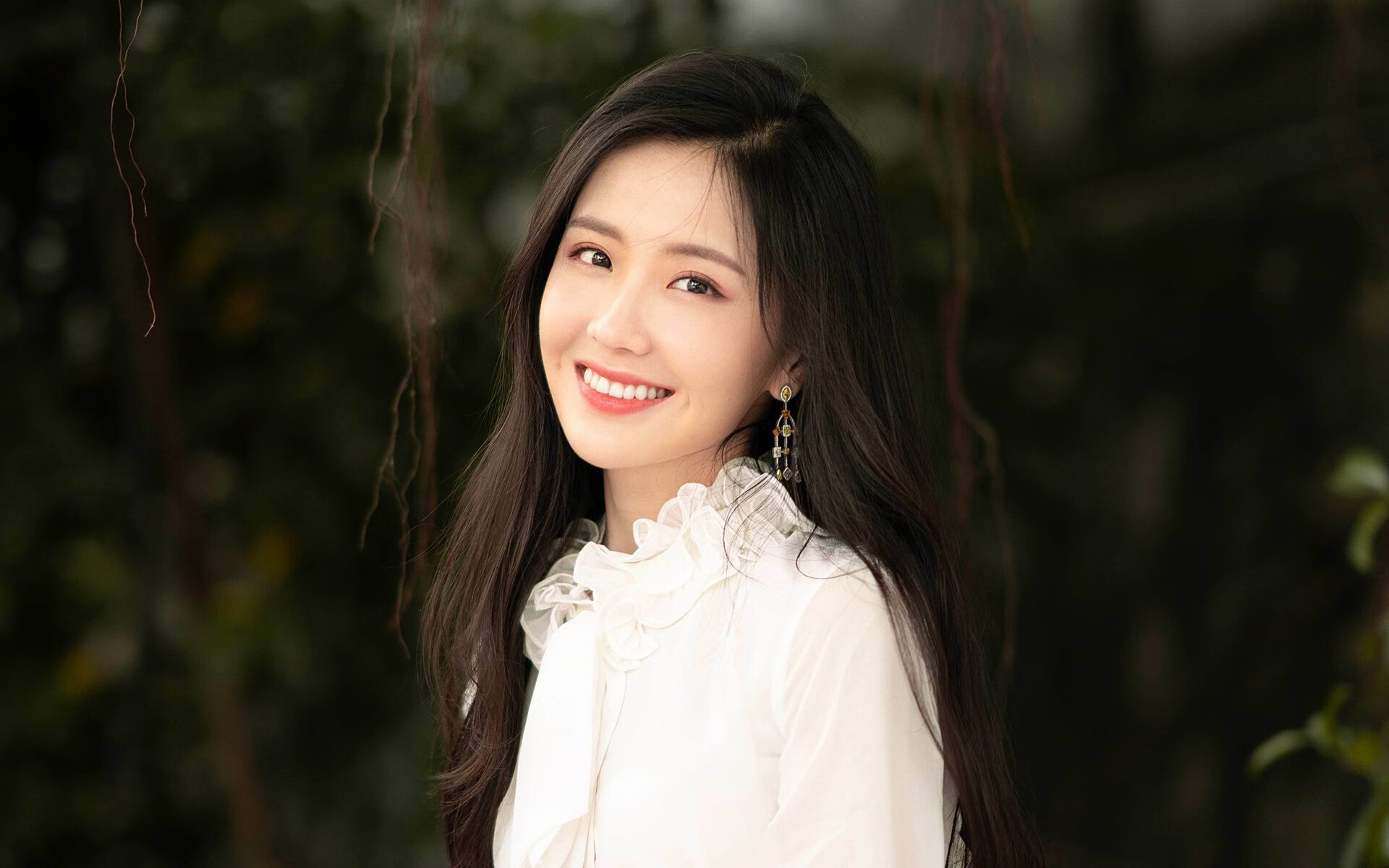 巨人闪耀时,草根正燎原,篮球世界的两极叙事