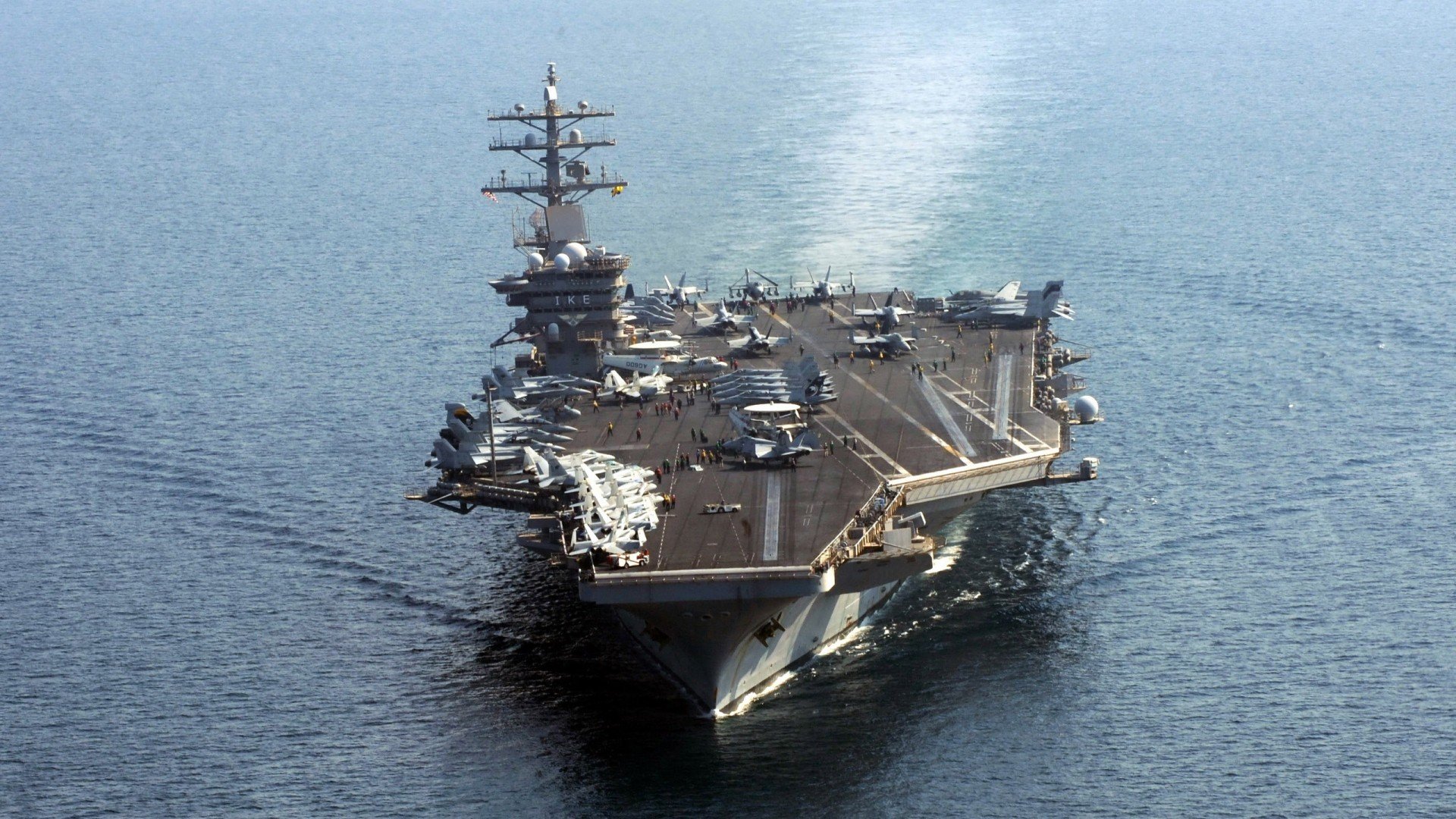 终场哨响，引擎轰鸣，当莱万用数据完成一场F1式年度争冠